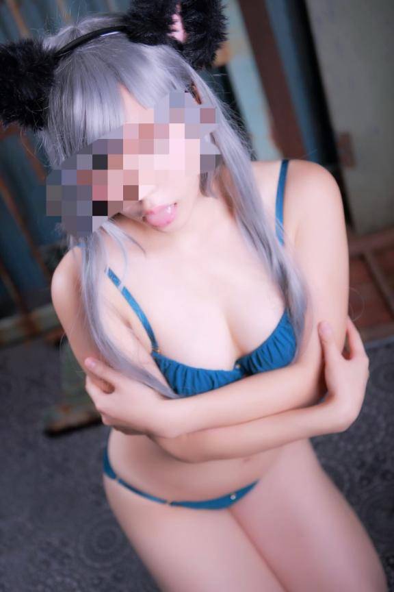 服の上から