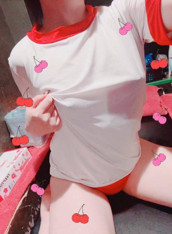 スケスケッ