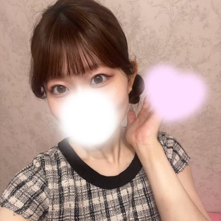 夏といえばなんですか？私は冷房で冷えていい具合の冷たさのフローリングです。