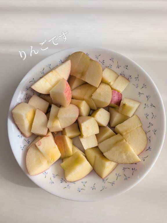 りんごのある朝