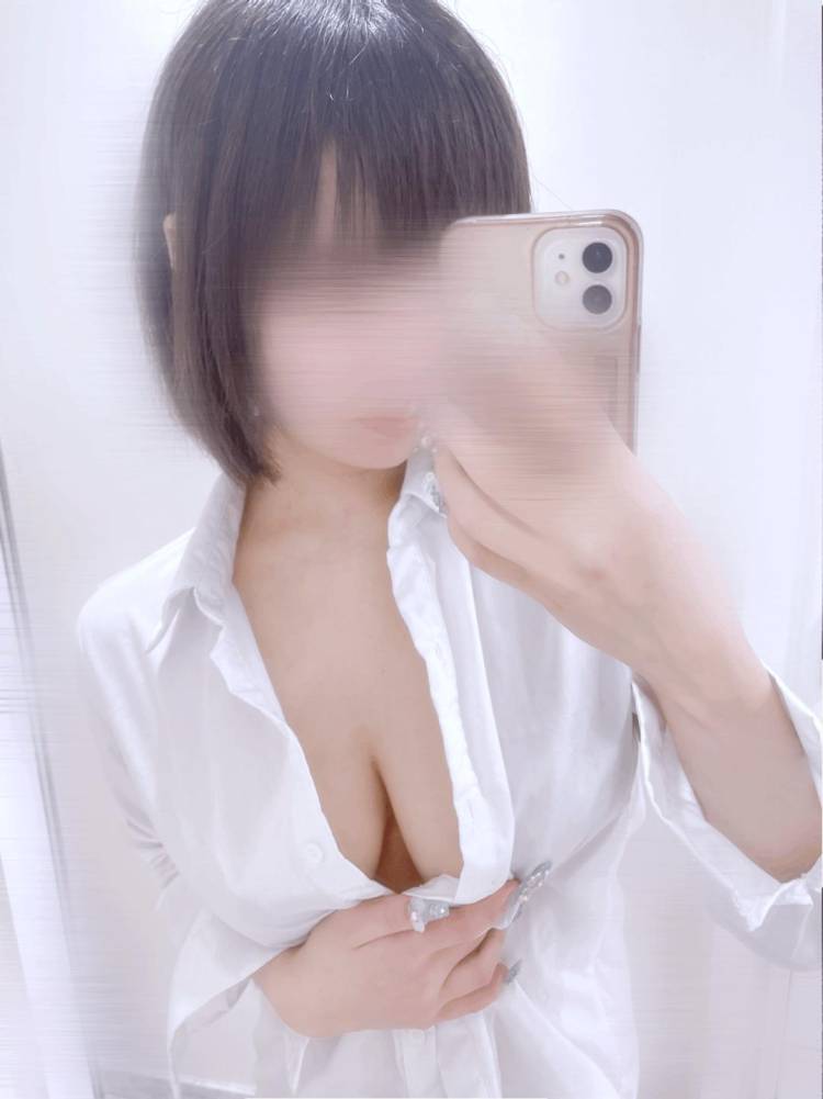 敏感な乳首を触っただけで🤭💞