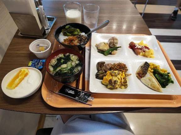 朝のバイキング😊