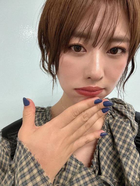 緊張すると真顔になる