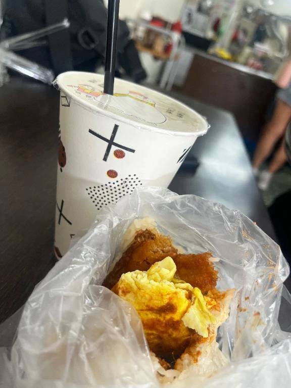 朝ご飯と裸のおじさん