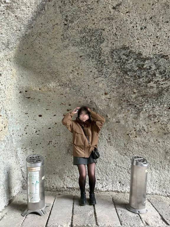 タイツから覗く