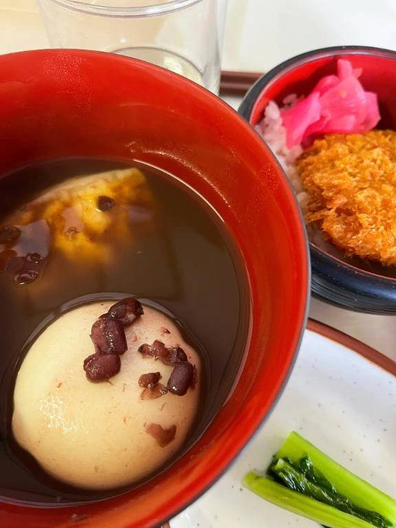 爆弾おにぎりとおしるこ茶屋
