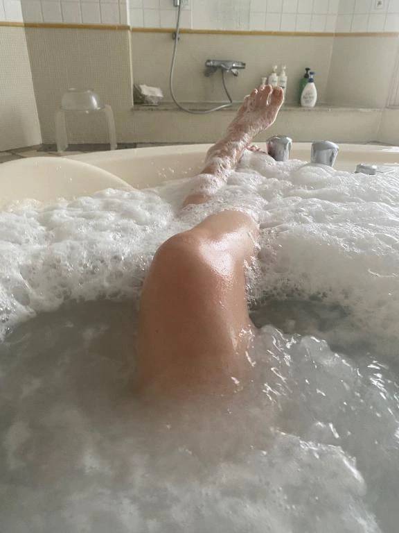 今〇〇見てます👀♡