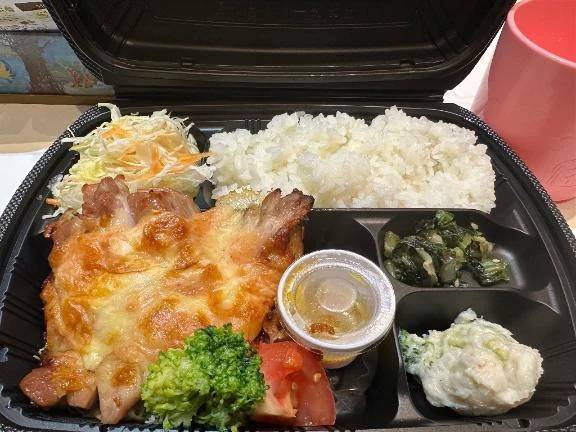 昼職のお昼ご飯デカかった👀
