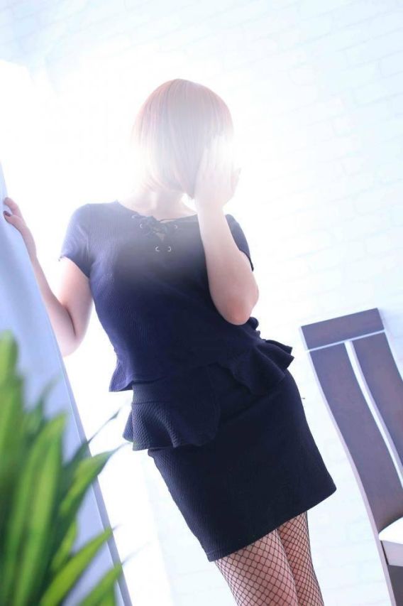 紫(ゆかり)（秘め妻ラボ）