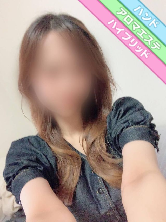 新人りおな（長岡市総合デリヘル COLOR〜デリヘル・手コキ・密着エステ〜）