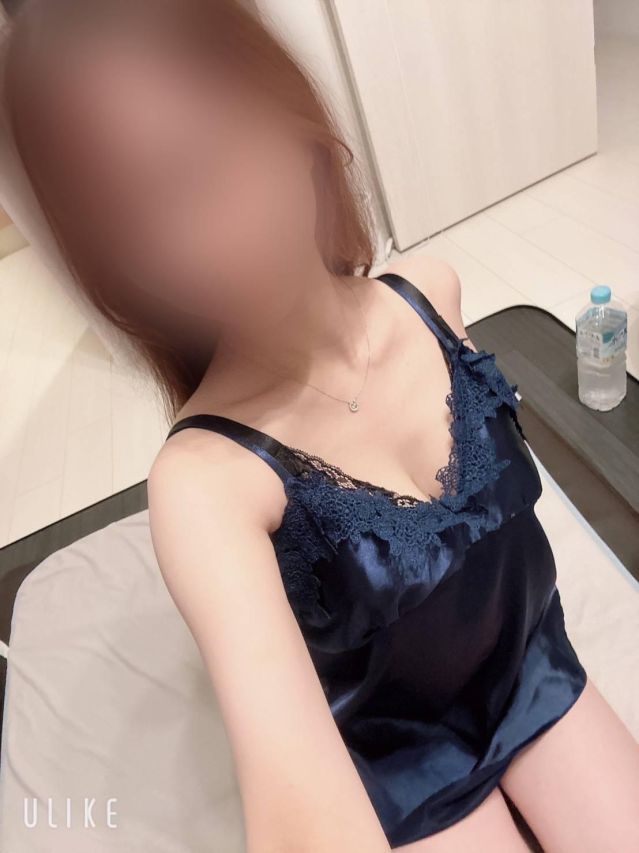 新人りおな（長岡市総合デリヘル COLOR〜デリヘル・手コキ・密着エステ〜）