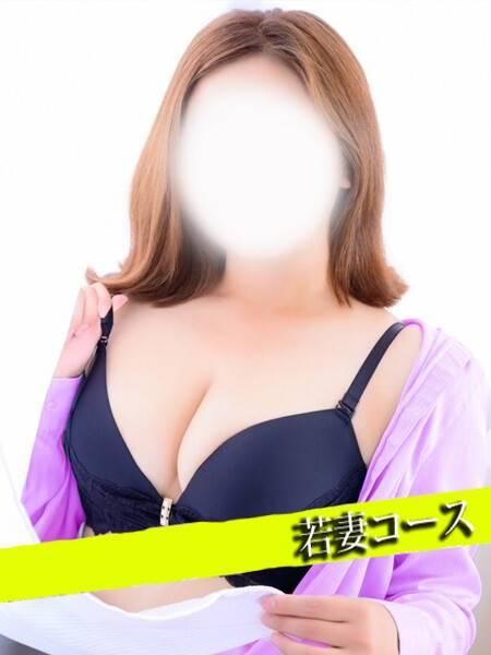 新人りせな（甲府人妻隊）