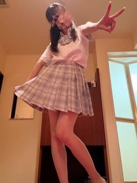 この制服、どうかな？🥺♡