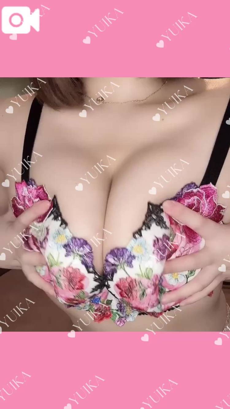 🎥おっぱいをおかずに海鮮丼🐟？