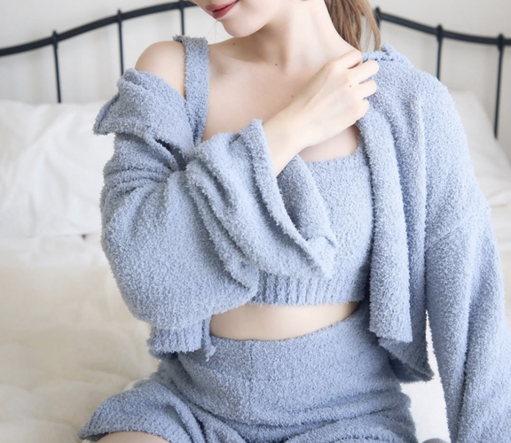 普段寝る時の格好は??