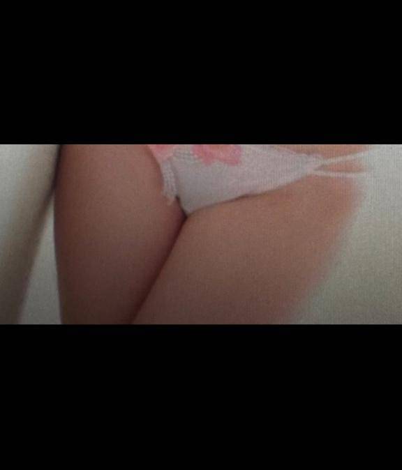 太ももで挟むと