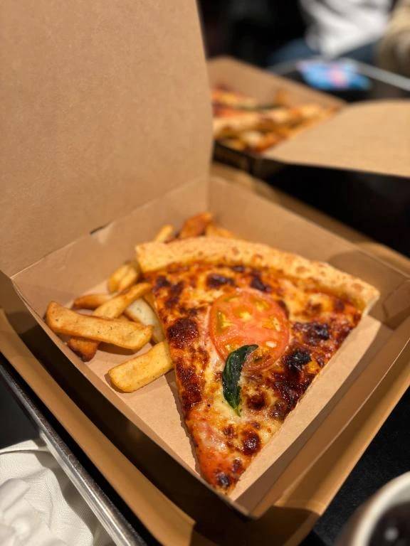 『お題』・今日は宅配ピザの日!! 何のピザが好きですか??