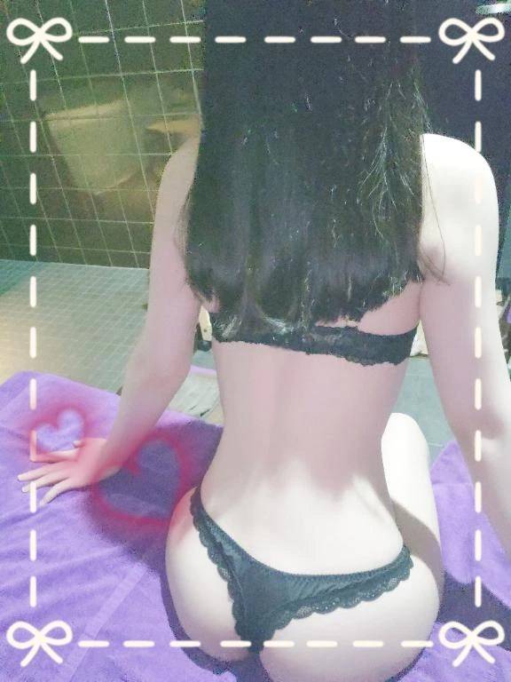 ひな【乃木坂系美少女☆】