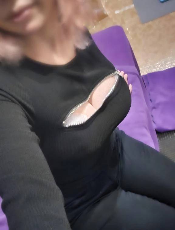 ゆり【完璧すぎる爆乳BODY♡】