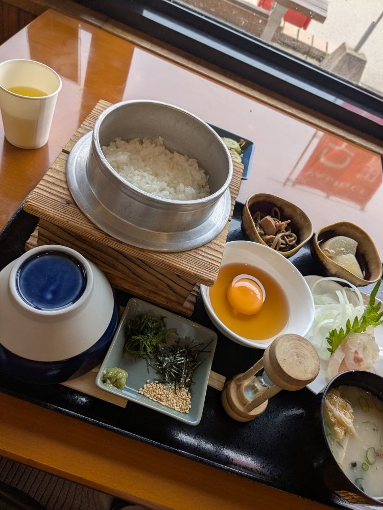 本日は8月1日、「水の日」や「肺の日」、「パインの日」です。