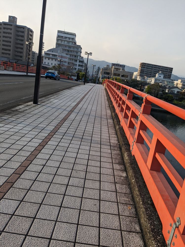 明日は地元に帰るのが良いですね…（汗）