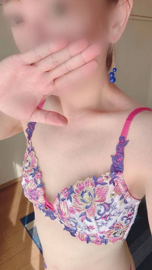 ふぅ【美乳宣言！最強悩殺ボディ】