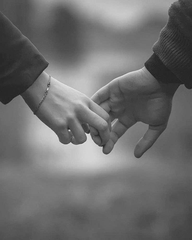 手をつなぐだけなのに…♡