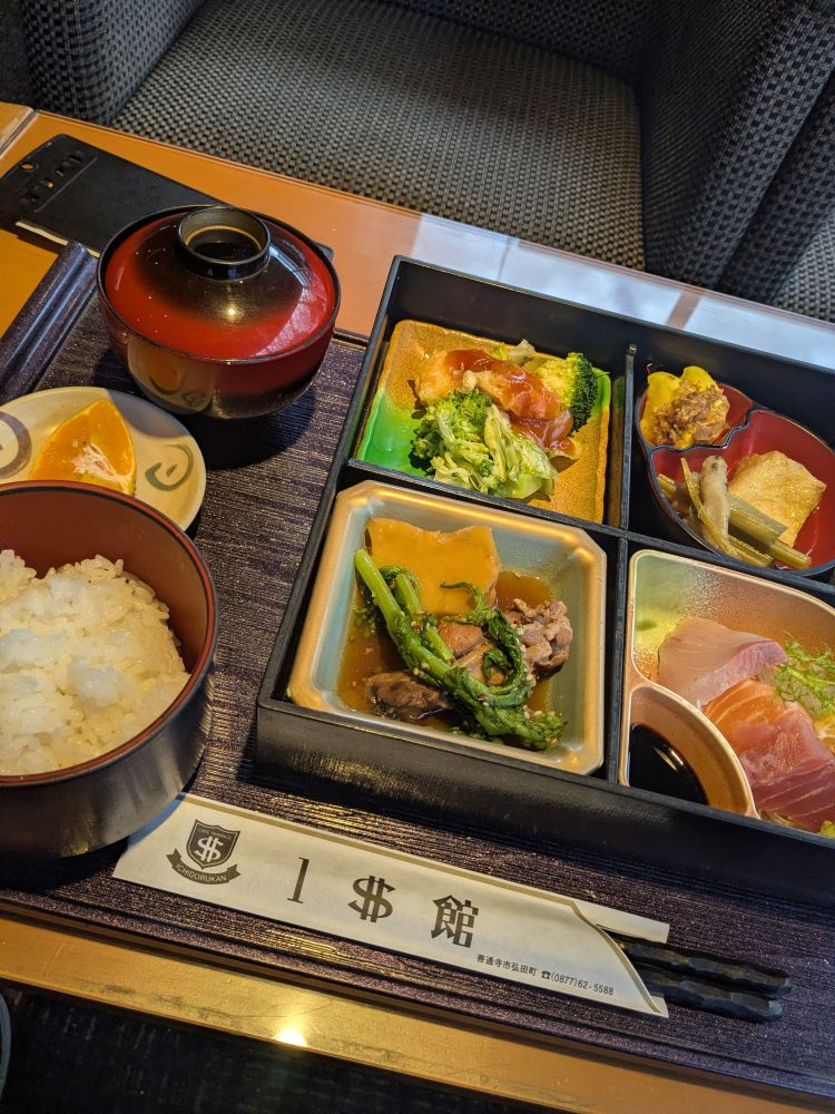 本日は8月24日です。 主な記念日として「愛酒の日」や「歯ブラシの日」があります。