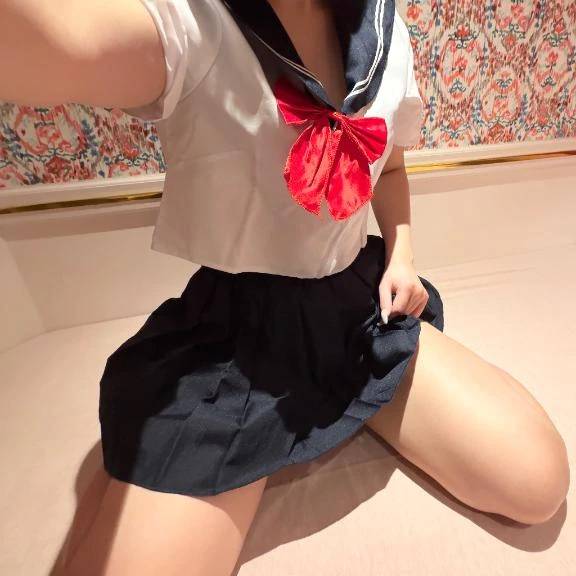 スカートの中は