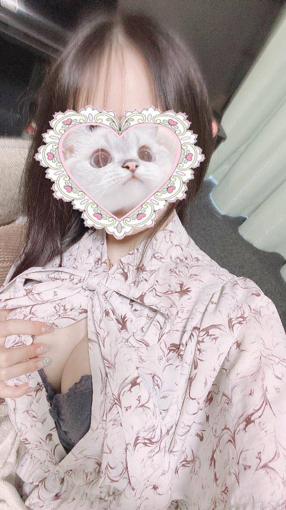 むにっ