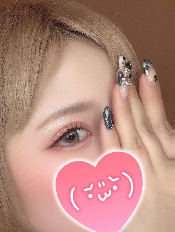 左目だけ