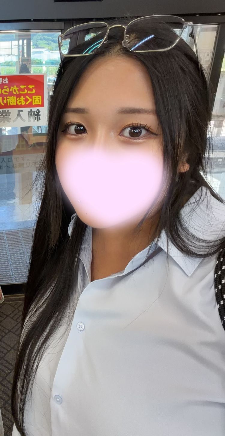 おばあちゃんちに行った時の妹との写真なので縦長です