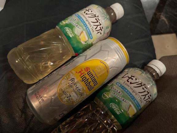 ???助かる好きな 水分  ?ダイエット ?美容 ?聖水のために  1日3リットル水分を摂ります  ???   ?水 ?ブラック珈琲 ?  ※カロリーの  低いゼリー  だと嬉しいです  ジュースや甘い物は飲まないので 宜しくお願いします ???  