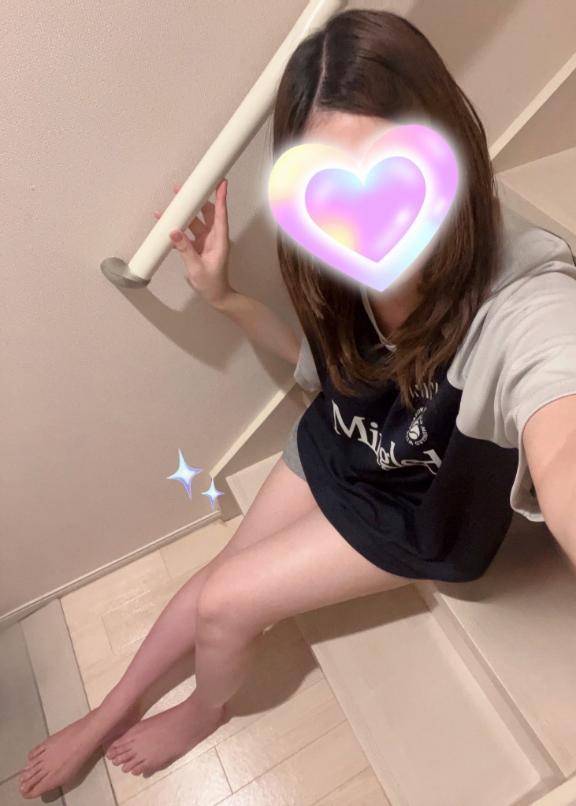 履いてない...？