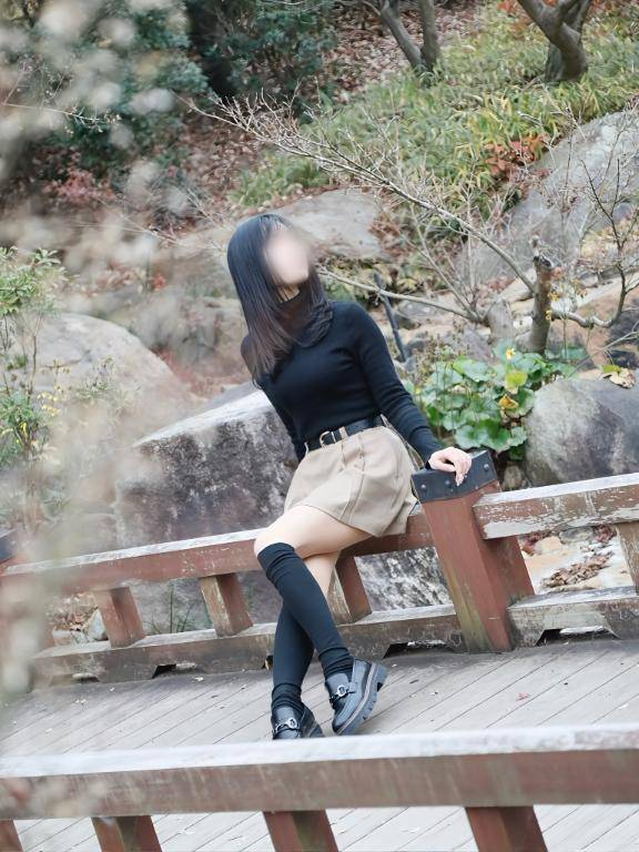 模索すること。