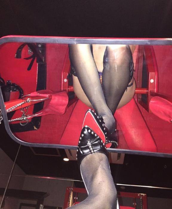 パンスト亀頭責め！パンスト足で…