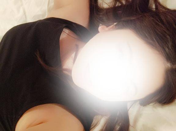 目隠しは大きいお尻で