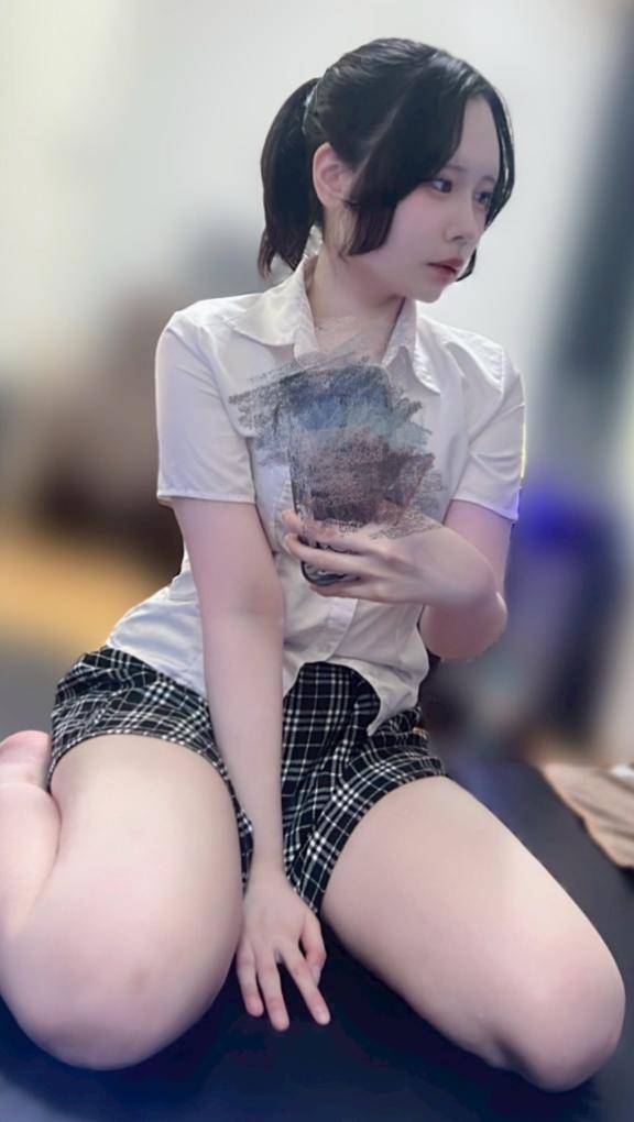 |ω･)ｼﾞｰｯ
