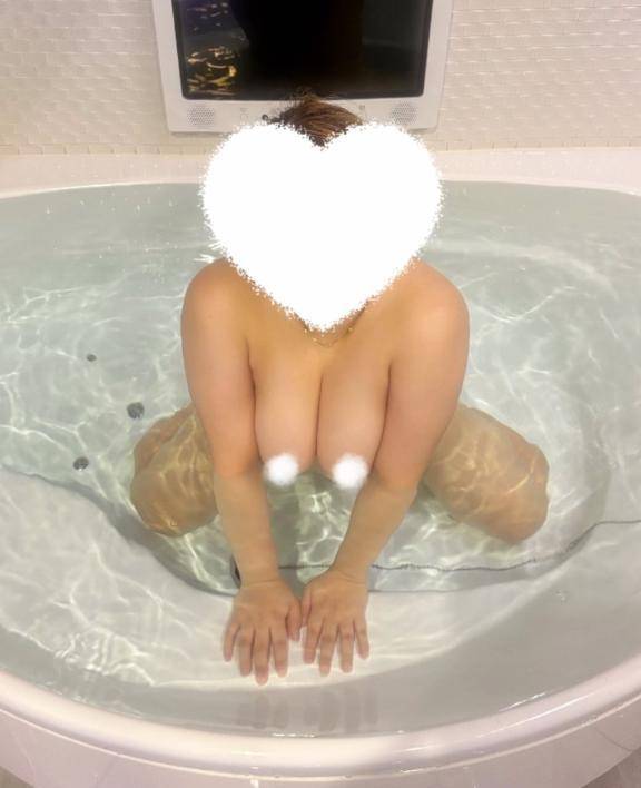 おっぱいに埋もれて...？💞
