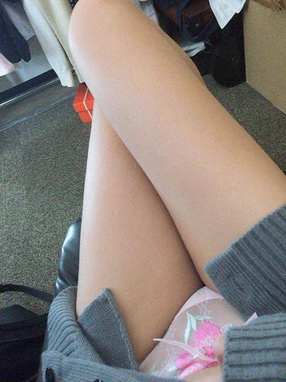 パンツずらしたまま…?