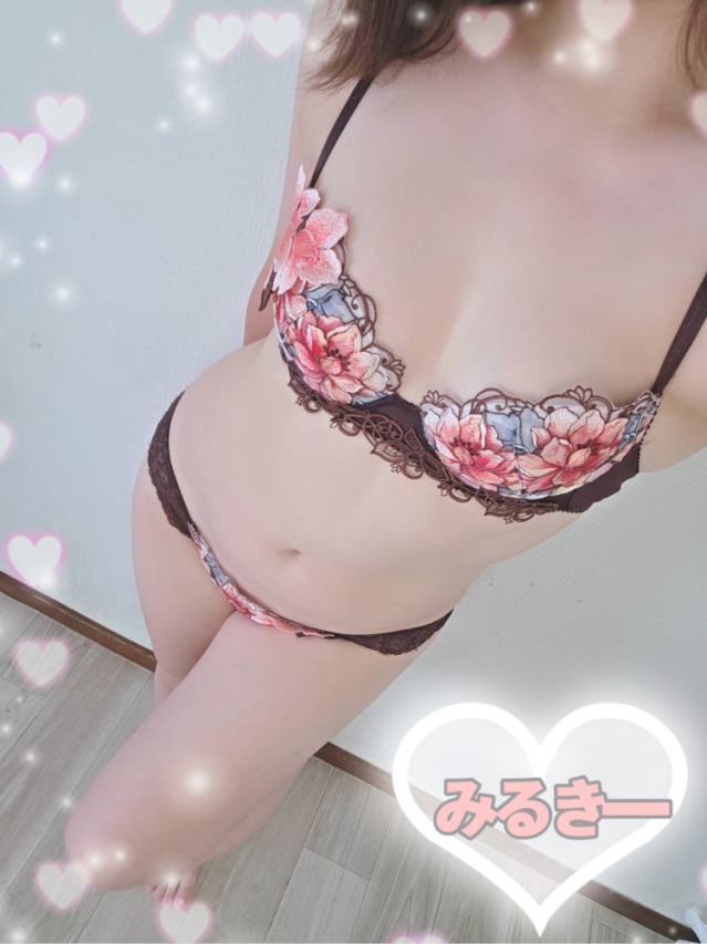 にな【スレンダー30代妻】(人妻みるきー)