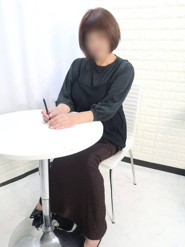 爆乳美魔女体験ななこ（人妻パラダイス）
