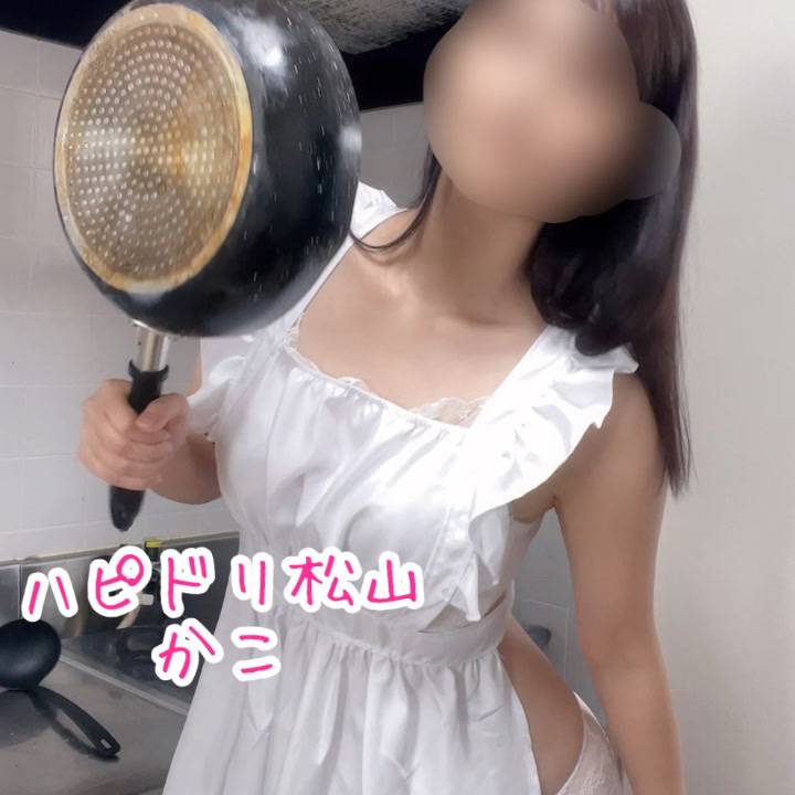 裸エプロン姿の彼女