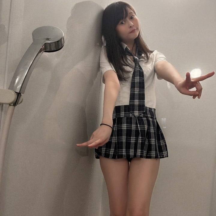 ✌︎︎︎⸜(*˙꒳˙*)⸝✌︎