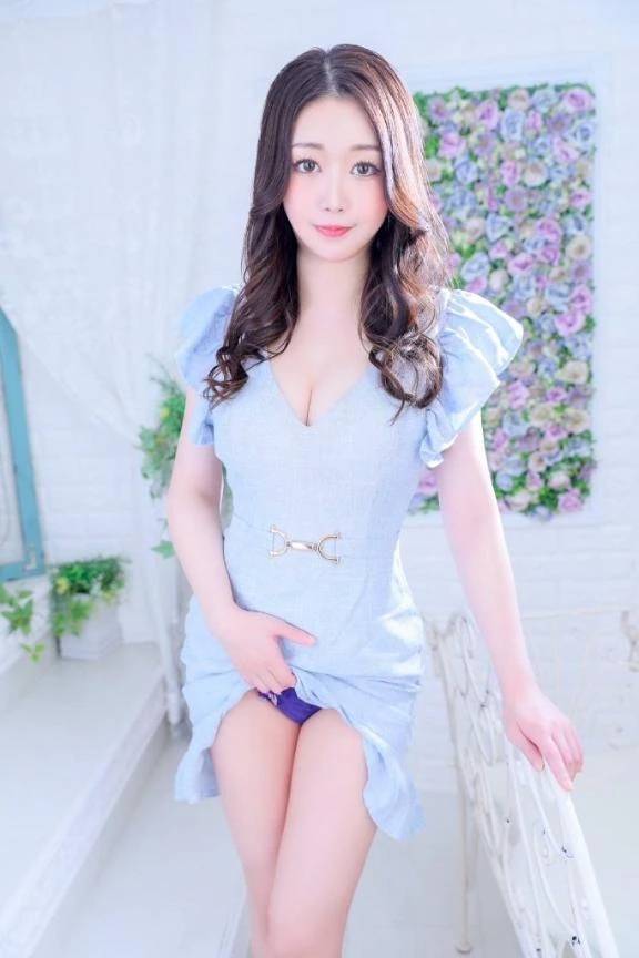 白浜　愛華（人妻LOVE）