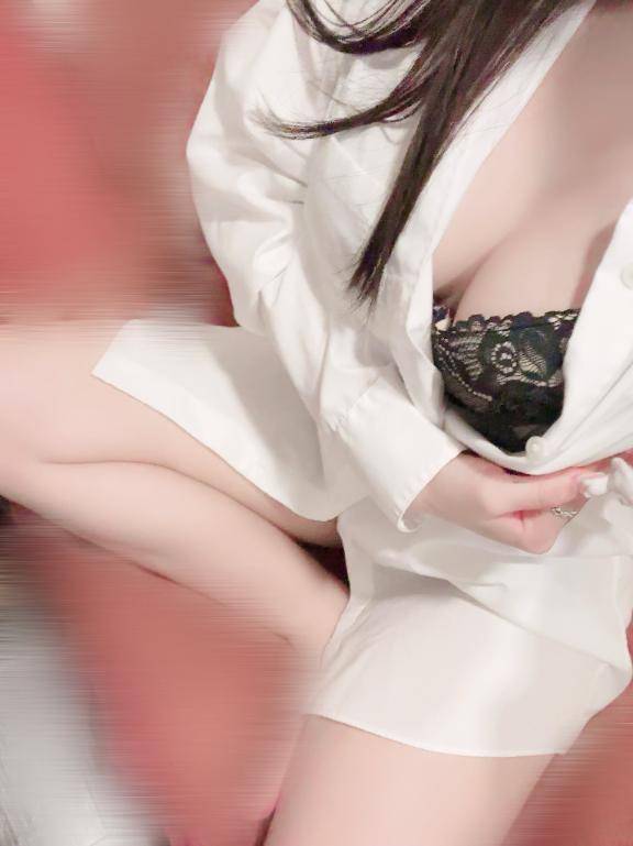 爆乳コンカフェ嬢でびゅ