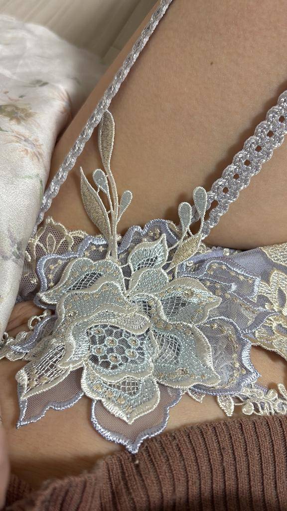 月は今宵も美しく