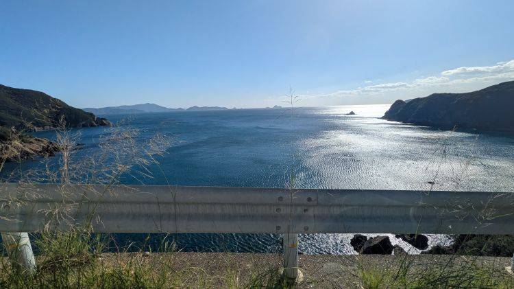 明日は出勤です