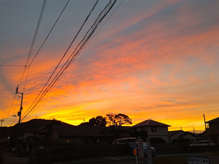 茜の空に……