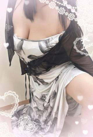 夜が近づくほど、女は少し艶めく。